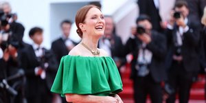 Καλεσμένη σε γάμο μετά τα 50; Αυτά τα 10 καλοκαιρινά φορέματα είναι ό,τι χρειάζεστε