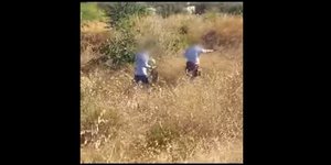 Στιγμιότυπο από το βίντεο της επιχείρησης της ΕΛΑΣ στην Μάνδρα