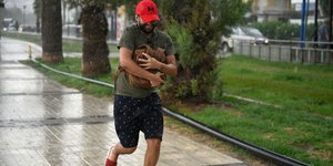 Καλοκαιρινό μπουρίνι σε Αθήνα και Πειραιά