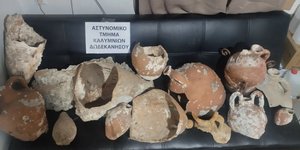 Τα αρχαία που βρέθηκαν στο σπίτι του 87χρονου στην Κάλυμνο