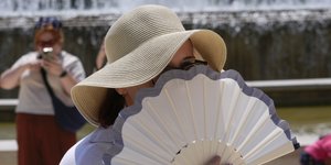με καπελο και βενταλια
