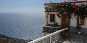 Σπίτι στην Κάρπαθο με θέα το απέραντο γαλάζιο του Αιγαίου
