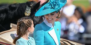 Λαμπερή και χαμογελαστή η Κέιτ Μίντλετον στο Trooping the Colour 