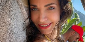 Η Κατερίνα Γερονικολού με το μπικίνι της στην παραλία