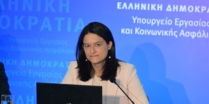 Η υπουργός Εργασίας Νίκη Κεραμέως 