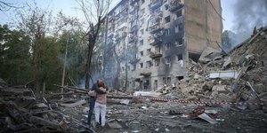 Συντρίμμια στο Κίεβο μετά από ρωσικό πυραυλικό χτύπημα