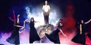 Η Κλαυδία στη σκηνή των MAD VMA