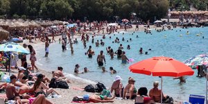 μπανιο στη θαλασσα