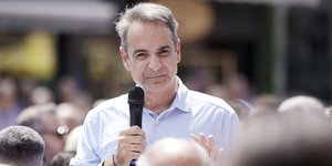 Ο Κυριάκος Μητσοτάκης κατά τη διάρκεια περιοδείας