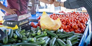 Ψώνια στη λαϊκή αγορά
