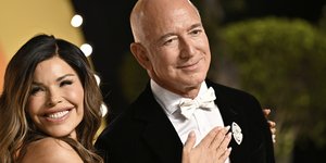 Τζεφ Μπέζος και Λόρεν Σάντσεζ