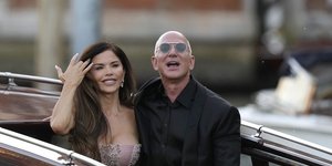 Λόρεν Σάντσεζ, Τζεφ Μπέζος