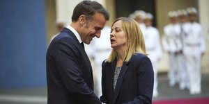 Εμανουέλ Μακρόν και Τζόρτζια Μελόνι 