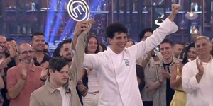 Ο νικητής του MasterChef, Νέστορας Νέστορας, μαζί με τον αδελφό του, Κωνσταντίνο
