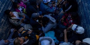 Μετανάστες σε νταλίκα