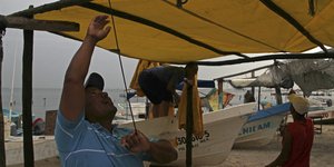 Μεξικανοί προετοιμάζονται για την έλευση τυφώνα 