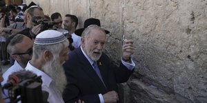 O πρέσβης των ΗΠΑ στο Ισραήλ, Μάικ Χάκαμπι στο Τείχος των Δακρύων στην Ιερουσαλήμ