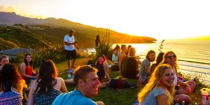 Όλο και περισσότεροι - κυρίως νεαροί σε ηλικία - ταξιδιώτες εξαρτώνται από την επιλογή «BNPL» για να πραγματοποιήσουν τα ταξίδια τους / SHUTTERSTOCK