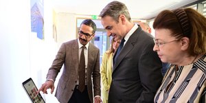 Ο Κυριάκος Μητσοτάκης με τον Διευθυντή του πολιτιστικού ιδρύματος της Google και την Λίνα Μενδώνη