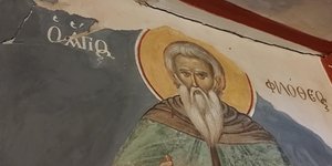 Εικόνα που έχει υποστεί ζημιές από τους σεισμούς στο παρεκκλήσει της Αγίας Ευθυμίας, στη Μονή Ξενοφόντος του Αγίου Όρους