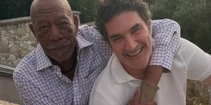 Στους Παξούς ο Μόργκαν Φρίμαν -Έβγαλε φωτογραφίες μαζί με τον Παπακαλιάτη
