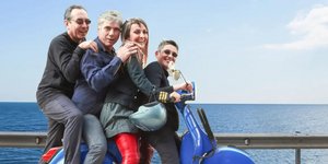 Το συγκρότημα «Μπλε» αποχαιρετά τον μπασίστα του, Χρήστο Κλάρο