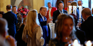 Ο Ντόναλντ Τραμπ στο δείπνο του βασιλικού ζεύγους στους ηγέτες του ΝΑΤΟ