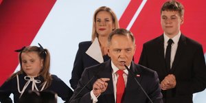 Ο νέος πρόεδρος της Πολωνίας, εθνολαϊκιστής Κάρολ Ναβρότσκι