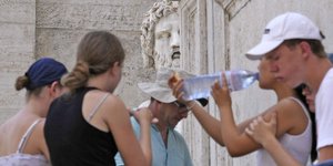 νερο απο μπουκαλι