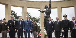Γαλλία: Τελετές για τα 81 χρόνια από την απόβαση στη Νορμανδία -Παρόντες οι υπουργοί Άμυνας Γαλλίας, ΗΠΑ και Βρετανίας
