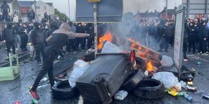 Βόρεια Ιρλανδία: Εκκλήσεις για ηρεμία μετά τη δεύτερη νύχτα επεισοδίων -«Φυλετικά υποκινούμενη βία» λέει η Αστυνομία