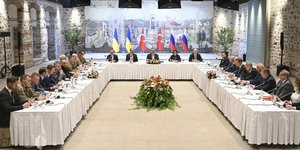 Στιγμιότυπο από την προηγούμενη συνάντηση Ρώσων και Ουκρανών στην Κωνσταντινούπολη