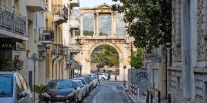 Οχήματα σε δρόμο της Αθήνας