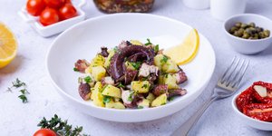 Πατατοσαλάτα με χταπόδι / Φωτογραφία: Shutterstock