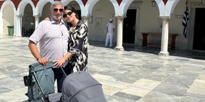 Ο Γιώργος Πατούλης επισκέφθηκε την Παναγία της Τήνου με τη Νάνσυ Κοιλού και τον γιο τους