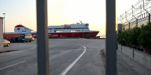 Συνεχίζουν τις απεργίες οι ναυτεργάτες στη γραμμή της Αδριατικής