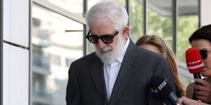 O Πέτρος Φιλιππίδης στο δικαστήριο