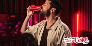 Share a Coke: Η εμβληματική καμπάνια της Coca-Cola επιστρέφει και δίνει το όνομα σου στο φετινό καλοκαίρι!