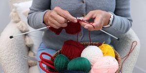 Γυναίκα πλέκει