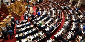 Προανακριτική για Τέμπη: Ξεκίνησε η ψηφοφορία επί των τριών προτάσεων -Αποχώρησαν ΣΥΡΙΖΑ, ΚΚΕ, Νέα Αριστερά 