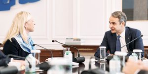Συνάντηση του πρωθυπουργού με την πρόεδρο του Yale, Maurie McInnis και τον πρύτανη του ΕΚΠΑ. Γεράσιμο Σιάσο*