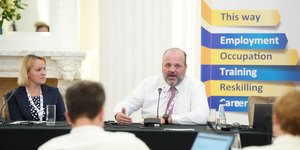 Ο Σπύρος Πρωτοψάλτης μιλά σε συνεδρίαση του δικτύου PES 