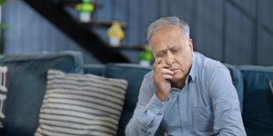 Προβληματισμένος ηλικιωμένος