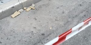Aπό την πτώση των σοβάδων στην Πάτρα