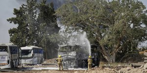 Καμένα λεωφορεία στο Ισραήλ μετά από το χτύπημα του Ιράν