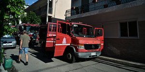 Φωτιά σε ημιυπόγεια αποθήκη διαμερίσματος στο Περιστέρι