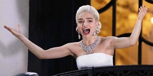 Η Rachel Zegler ερμηνεύει το τραγούδι «Don't Cry For Me Argentina» από το μπαλκόνι του θεάτρου London Palladium κατά τη διάρκεια παράστασης του Evita, την Τετάρτη 18 Ιουνίου 2025, στο Λονδίνο /