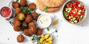 Ρεβιθοκεφτέδες στο air fryer / Φωτογραφία: Shutterstock