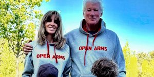 Ο Ρίτσαρντ Γκρι με τη γυναίκα του και τα παιδιά του 