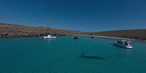 Ρήνεια: Το παραδεισένιο νησί δίπλα στη Μύκονο που θυμίζει Καραϊβική